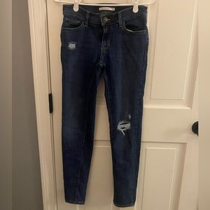 Super skinny Blue Levi jeans with rip on the knee
